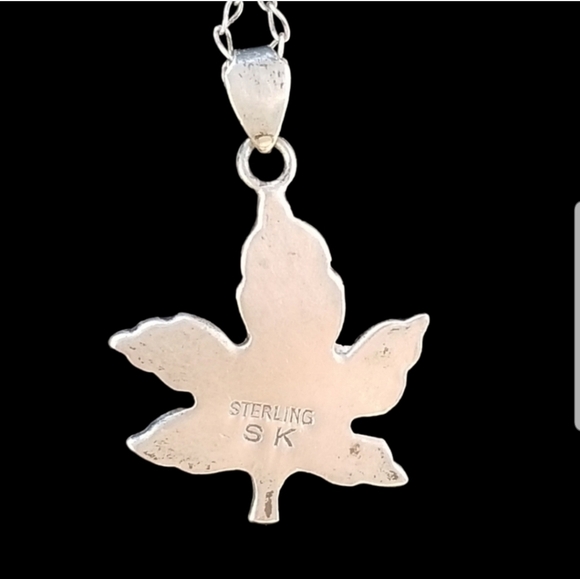 VINTAGE SK SIGNED STERLING SILVER CHAIN & LEAF PENDANT NECKLACE - Picture 4 of 5